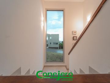 LA RUFINA casa  2 plantas 4 dormitorios con excelente vista y gran patio plano y pileta