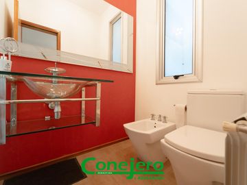 LA RUFINA casa  2 plantas 4 dormitorios con excelente vista y gran patio plano y pileta