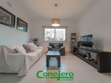 LA RUFINA casa  2 plantas 4 dormitorios con excelente vista y gran patio plano y pileta