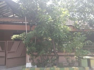 Rumah di Rungkut barata nyaman hadap barat