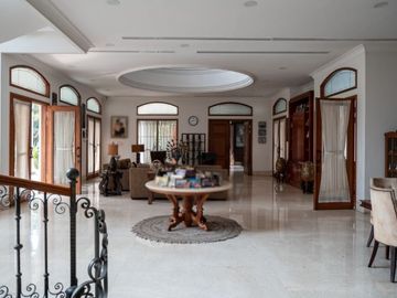 MODERLAND GOLF VIEW TANGERANG LUXURIOUS HOUSE