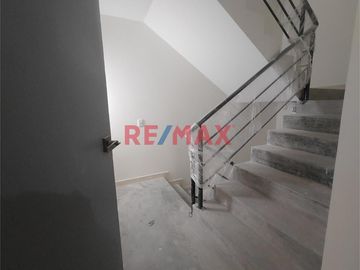 Descubre este hermoso departamento de 63 m² en el tercer piso de un edificio moderno en la Urb. Natasha Alta.

✨Características principales:

Habi