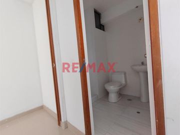 Descubre este hermoso departamento de 63 m² en el tercer piso de un edificio moderno en la Urb. Natasha Alta.

✨Características principales:

Habi