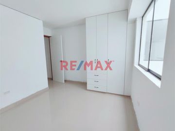 Descubre este hermoso departamento de 63 m² en el tercer piso de un edificio moderno en la Urb. Natasha Alta.

✨Características principales:

Habi