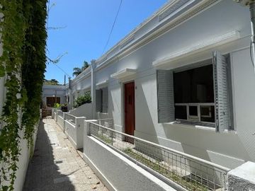 Departamento Tipo Casa en venta en Bernal Centro