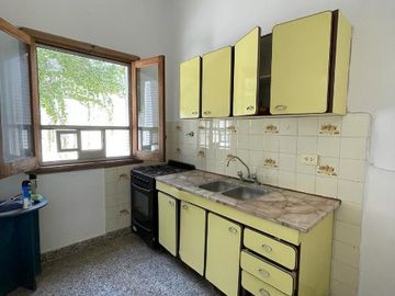 Departamento Tipo Casa en venta en Bernal Centro