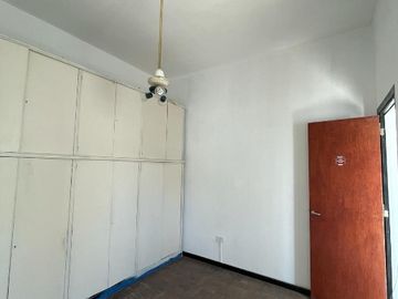 Departamento Tipo Casa en venta en Bernal Centro