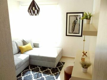 Hermosa Casa de 4 Recamaras Con Piso Cerámico y Portón Automatizado