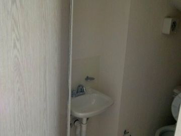 Hermosa Casa de 4 Recamaras Con Piso Cerámico y Portón Automatizado