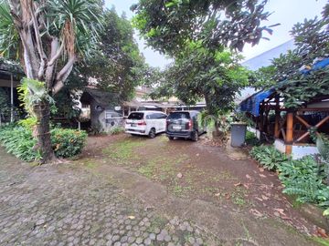 Rumah Hitung Tanah Posisi di Pinggir Jalan Area Lebak Bulus