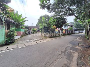 Rumah Hitung Tanah Posisi di Pinggir Jalan Area Lebak Bulus