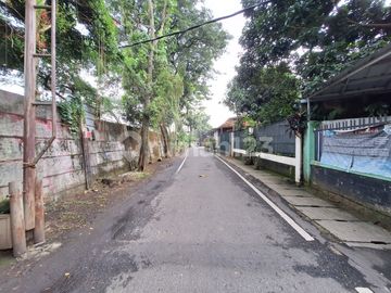 Rumah Hitung Tanah Posisi di Pinggir Jalan Area Lebak Bulus