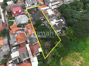 Rumah Hitung Tanah Posisi di Pinggir Jalan Area Lebak Bulus