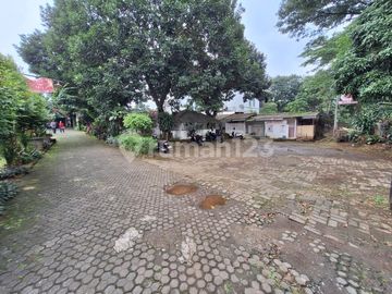 Rumah Hitung Tanah Posisi di Pinggir Jalan Area Lebak Bulus