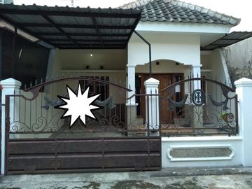 Rumah dijual dekat kampus Brawijaya di sukarno hatta Lowokwaru kota Malang.