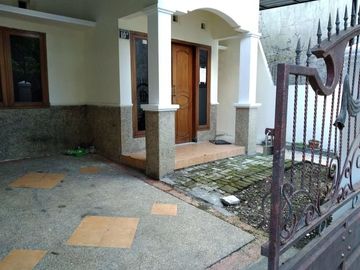 Rumah dijual dekat kampus Brawijaya di sukarno hatta Lowokwaru kota Malang.