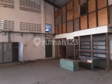 Gudang Pinggir Jalan Raya Akses 2 Arah Dekat Pintu Toll