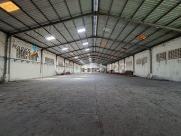 Gudang Pinggir Jalan Raya Akses 2 Arah Dekat Pintu Toll