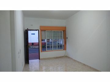 Departamento Tipo Casa entrada indep. Venta 1 AMB Dividido en 2 con patio RECICLADO A NUEVO