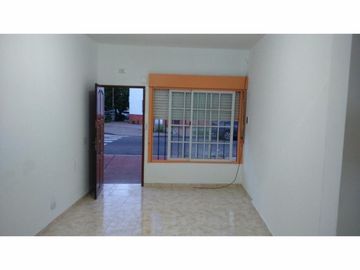 Departamento Tipo Casa entrada indep. Venta 1 AMB Dividido en 2 con patio RECICLADO A NUEVO