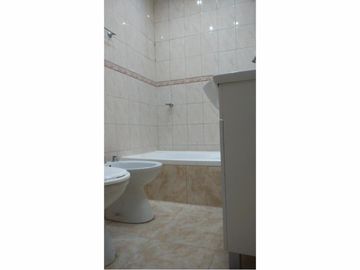Departamento Tipo Casa entrada indep. Venta 1 AMB Dividido en 2 con patio RECICLADO A NUEVO