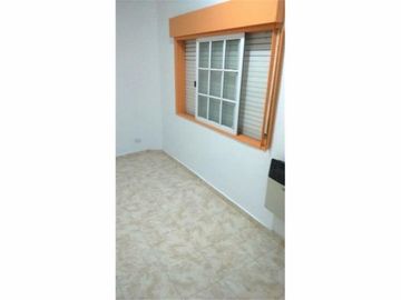 Departamento Tipo Casa entrada indep. Venta 1 AMB Dividido en 2 con patio RECICLADO A NUEVO