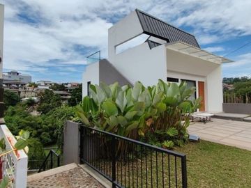 Rumah dijual mewah cantik konsep downslope ala villa di Cigadung Dago Cikutra