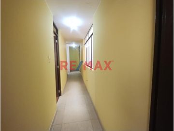 Un departamento por piso, la oficina se encuentra ubicada en el 4to  piso, Jr. Manuel Gonzales Prada ha 3 cuadras de la Municipalidad de los olivos.