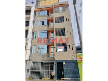 Un departamento por piso, la oficina se encuentra ubicada en el 4to  piso, Jr. Manuel Gonzales Prada ha 3 cuadras de la Municipalidad de los olivos.