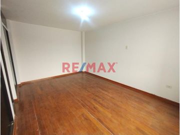 Un departamento por piso, la oficina se encuentra ubicada en el 4to  piso, Jr. Manuel Gonzales Prada ha 3 cuadras de la Municipalidad de los olivos.