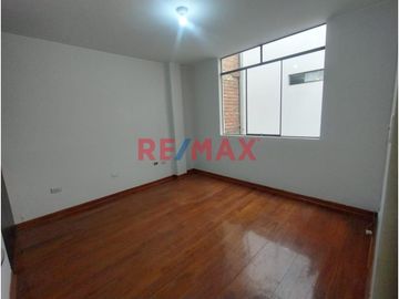 Un departamento por piso, la oficina se encuentra ubicada en el 4to  piso, Jr. Manuel Gonzales Prada ha 3 cuadras de la Municipalidad de los olivos.