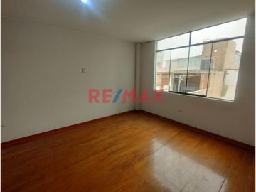 Un departamento por piso, la oficina se encuentra ubicada en el 4to  piso, Jr. Manuel Gonzales Prada ha 3 cuadras de la Municipalidad de los olivos.