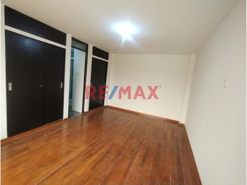Un departamento por piso, la oficina se encuentra ubicada en el 4to  piso, Jr. Manuel Gonzales Prada ha 3 cuadras de la Municipalidad de los olivos.