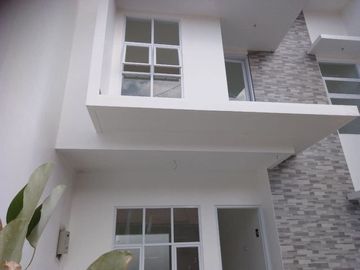 Rumah dijual ready stock murah cantik rasa villa di kota bandung Cisaranten Arcamanik