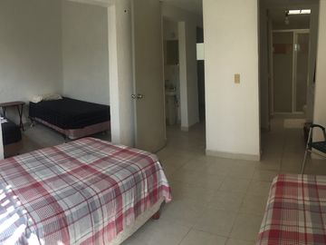 AMPLIA CASA COND. Cerca Walmart Paraiso, 4 recs. Vig., jard., alb $1,750,000.00