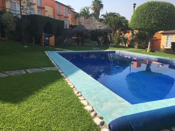 AMPLIA CASA COND. Cerca Walmart Paraiso, 4 recs. Vig., jard., alb $1,750,000.00