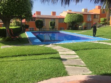 AMPLIA CASA COND. Cerca Walmart Paraiso, 4 recs. Vig., jard., alb $1,750,000.00