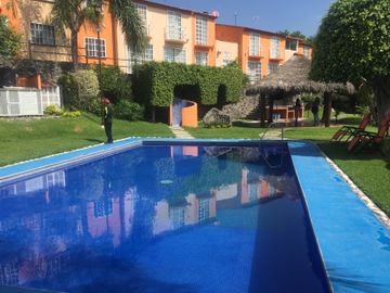 AMPLIA CASA COND. Cerca Walmart Paraiso, 4 recs. Vig., jard., alb $1,750,000.00