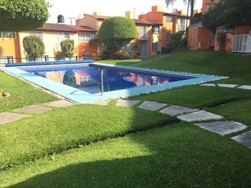 AMPLIA CASA COND. Cerca Walmart Paraiso, 4 recs. Vig., jard., alb $1,750,000.00