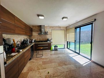 VENTA DE CASA EN CERRADAS