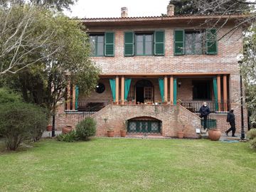 SAN ISIDRO LIBERTADOR AL RIO- CHALET EUROPEO- 6 AMBIENTES