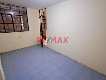 🏡 ¡Oportunidad única en Lambayeque! 🌟

Descubre tu nuevo hogar en el corazón del Pueblo Joven San Martín. Esta amplia casa de 5 años de antigüedad e