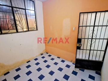 🏡 ¡Oportunidad única en Lambayeque! 🌟

Descubre tu nuevo hogar en el corazón del Pueblo Joven San Martín. Esta amplia casa de 5 años de antigüedad e