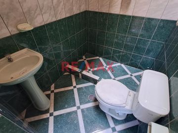 🏡 ¡Oportunidad única en Lambayeque! 🌟

Descubre tu nuevo hogar en el corazón del Pueblo Joven San Martín. Esta amplia casa de 5 años de antigüedad e