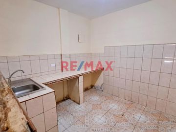 🏡 ¡Oportunidad única en Lambayeque! 🌟

Descubre tu nuevo hogar en el corazón del Pueblo Joven San Martín. Esta amplia casa de 5 años de antigüedad e
