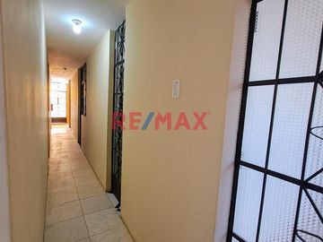 🏡 ¡Oportunidad única en Lambayeque! 🌟

Descubre tu nuevo hogar en el corazón del Pueblo Joven San Martín. Esta amplia casa de 5 años de antigüedad e