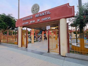 🏡 ¡Oportunidad única en Lambayeque! 🌟

Descubre tu nuevo hogar en el corazón del Pueblo Joven San Martín. Esta amplia casa de 5 años de antigüedad e