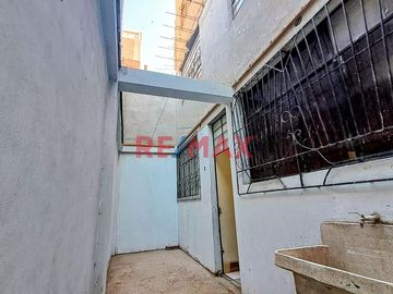 🏡 ¡Oportunidad única en Lambayeque! 🌟

Descubre tu nuevo hogar en el corazón del Pueblo Joven San Martín. Esta amplia casa de 5 años de antigüedad e