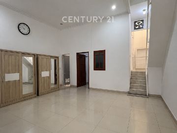 Rumah 2½ Lt Siap Huni Akses Jalan Lebar Di Kelapa Gading S9753
