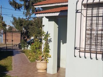 Casa en calle Carlos Pellegrini a metros de Carrefour